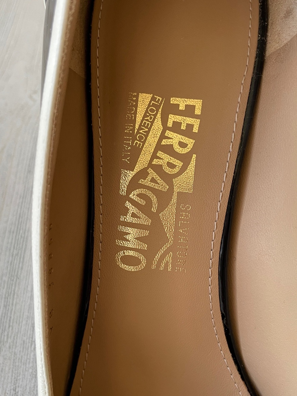 Salvatore Ferragamo Black & White Patent Leather Block Heels Sz 10.5 B - Picture 6 of 11